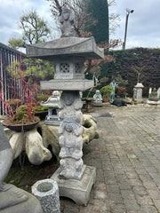 Horen, zien & zwijgen, pagode graniet